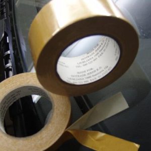 Dvostranski samoljepljiva traka s mrežicom – 25 mm × 25 m