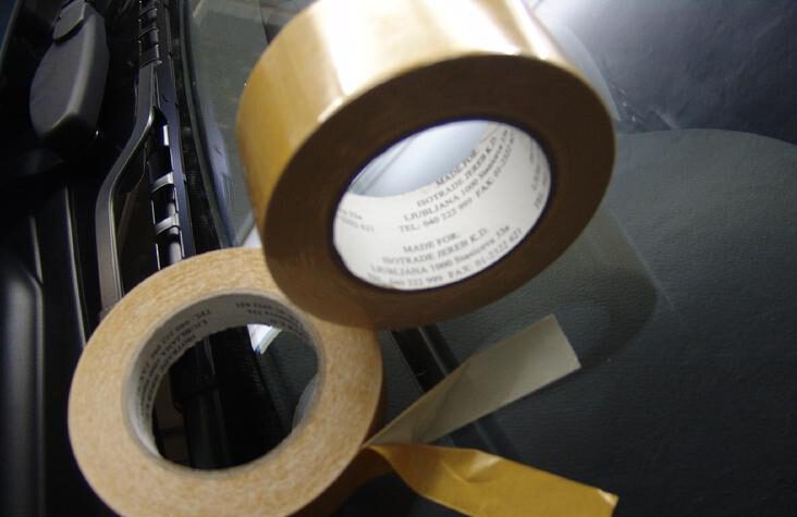 Dvostranski samoljepljiva traka s mrežicom – 25 mm × 25 m